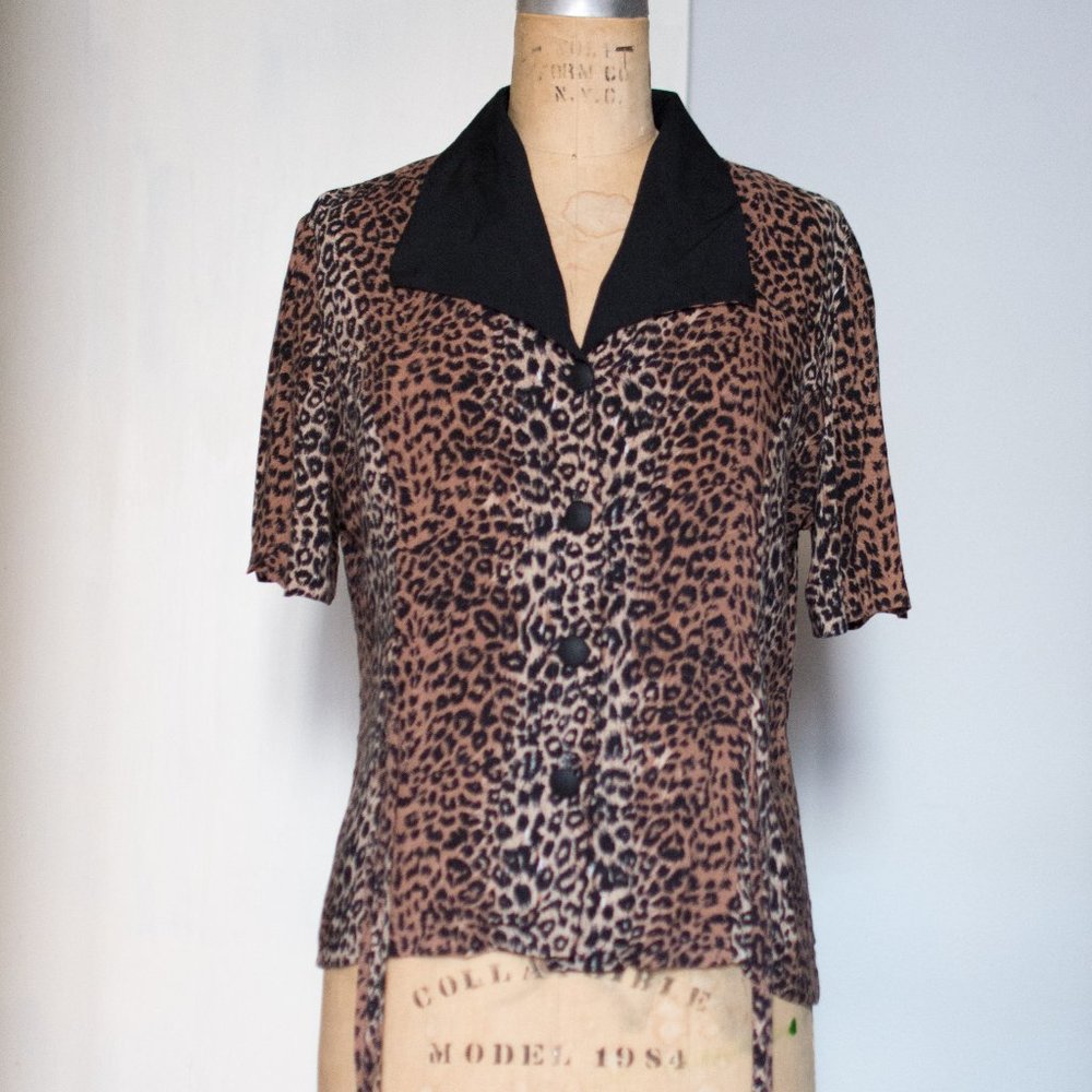 Vintage 50s Style Tie around Leopard Print Collared Button up Blouse